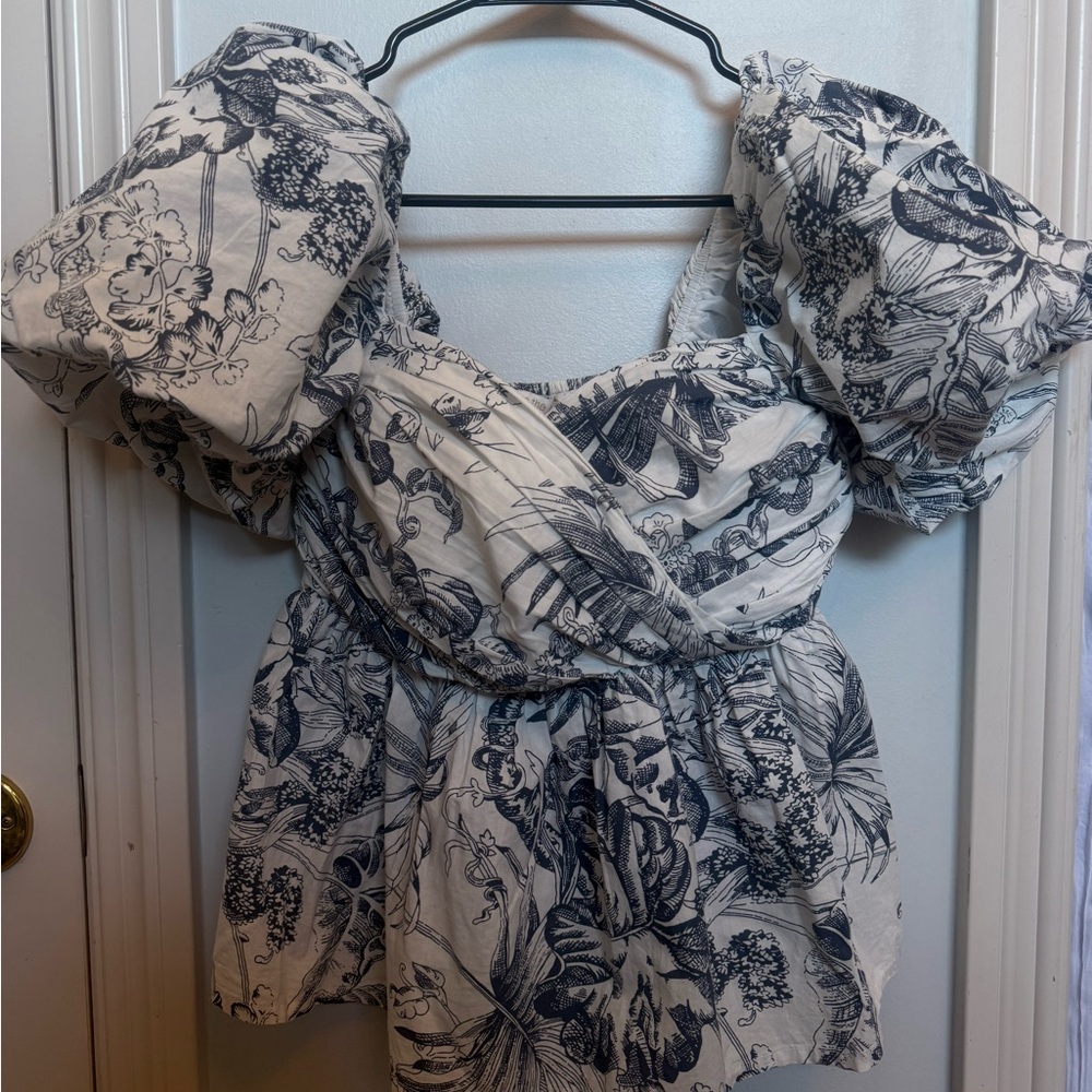 Chic Floral Puff Sleeve Blouse - Black and White
